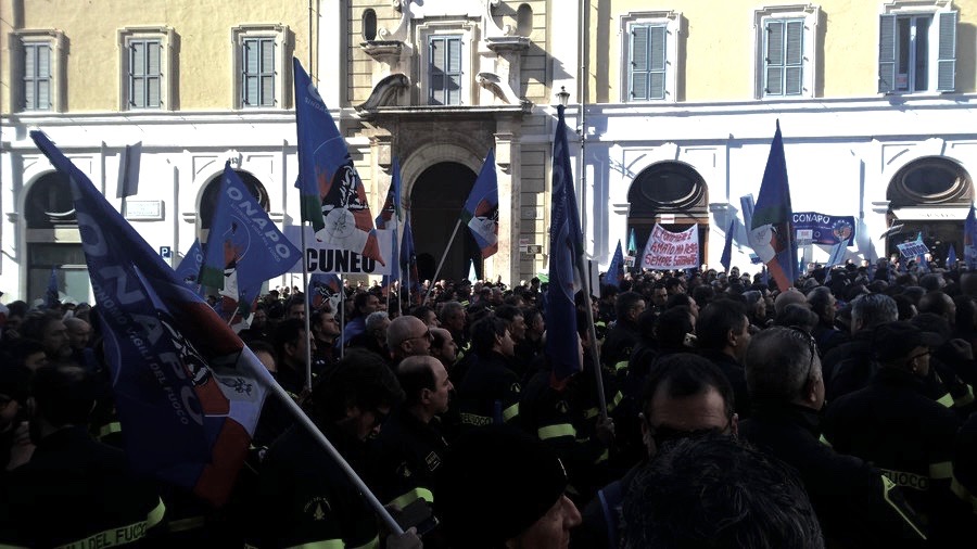 Domani a Roma in protesta anche i vigili del fuoco di Cuneo: "I politici si ricordano di noi solo durante le emergenze o ai nostri funerali" - TargatoCn.it