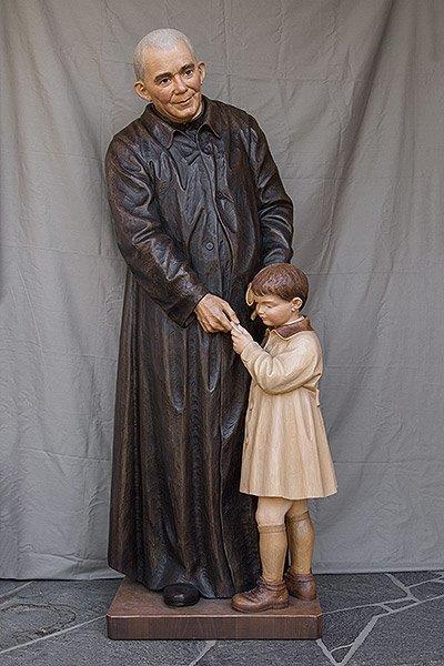 Due Coniugi Di Bra Donano Al Comune Di Casteldelfino La Statua Di San 