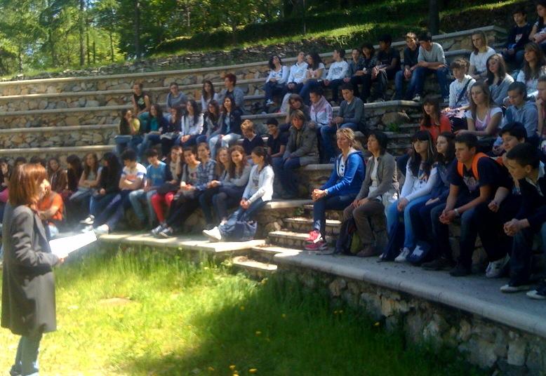 Due Classi Terze Hanno Rispettivamente 24 E 16 Alunni