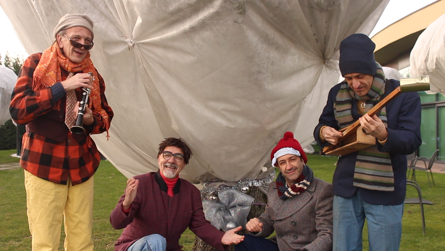 Auguri Di Buon Natale Yahoo.Gli Auguri Di Buon Natale In Musica Dei Trelilu Buonnataledai Targatocn It