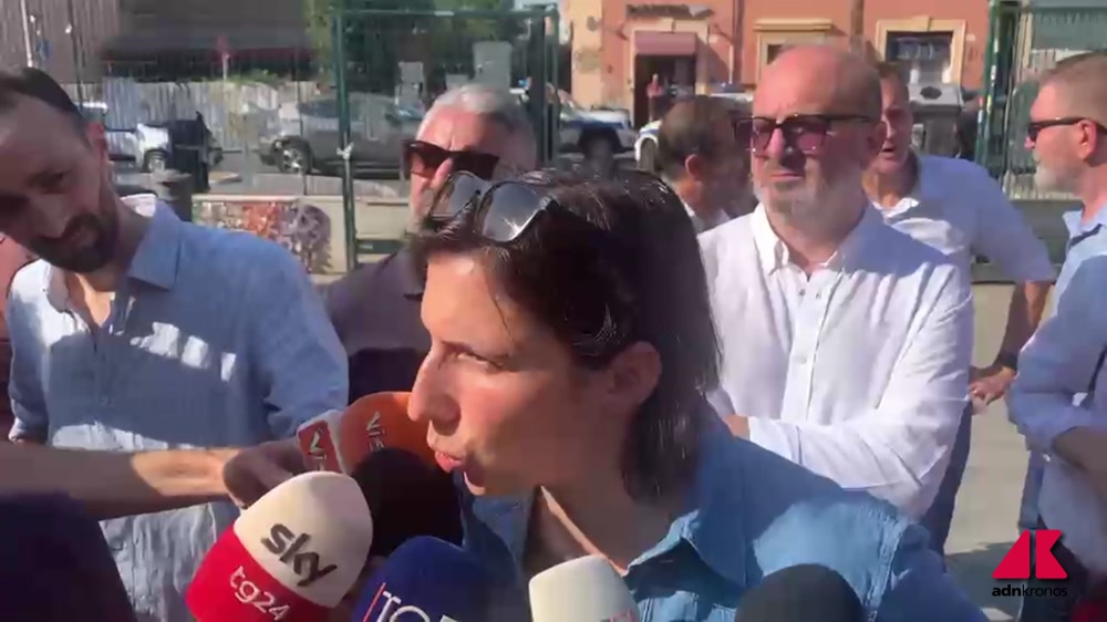 Caso Delmastro, Schlein: "La destra smetta di nascondere le chat"