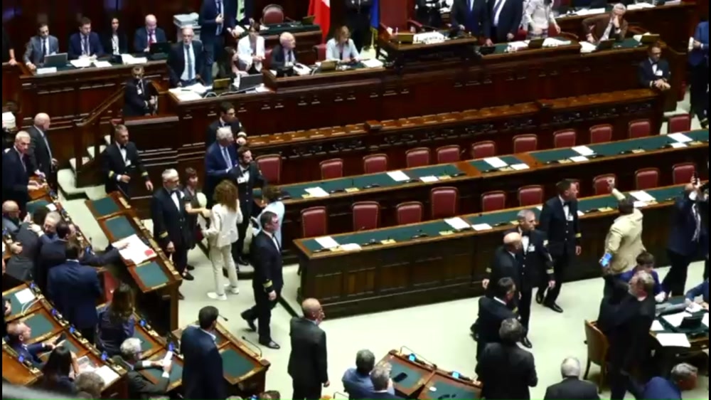 Caso Delmastro, la protesta M5S alla Camera con i cellulari