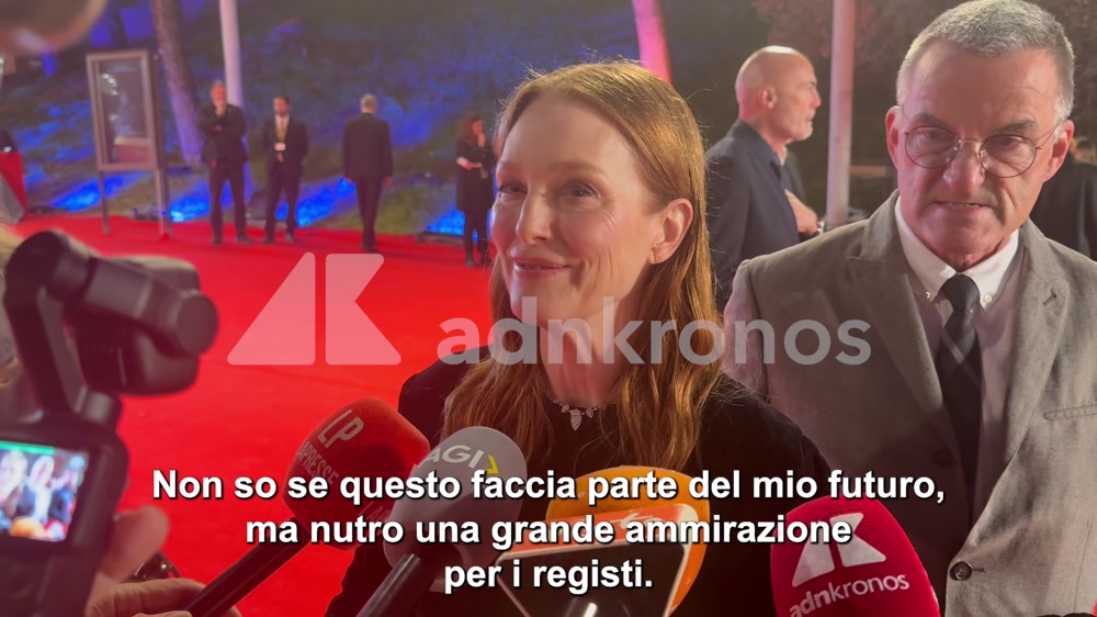 Julianne Moore: "Quella volta che sul set non ho confessato di non saper guidare"
