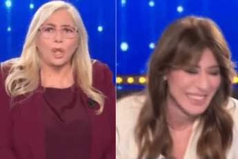 Mara Venier, gaffe in diretta: sente squillare il telefono ma... Mara Venier, gaffe in diretta: sente squillare il telefono ma...