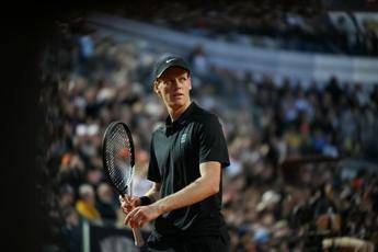 Internazionali, il Centrale tifa Sinner e urla: "Brava Siglinde". E lei ride