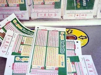 SuperEnalotto, nessun '6' né '5+1': jackpot sale a 197 milioni di euro
