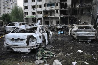 Ucraina, missili russi colpiscono Kiev: 2 morti e una ventina di feriti Ucraina, missili russi colpiscono Kiev: 2 morti e una ventina di feriti