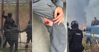 Guerriglia No Tav, assalto al cantiere: 60 agenti feriti. Meloni: "Violenza non piegherà lo Stato" Guerriglia No Tav, assalto al cantiere: 60 agenti feriti. Meloni: "Violenza non piegherà lo Stato"