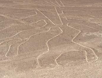 Perù, aereo con italiani a bordo sorvolava Linee di Nazca: cosa sono Perù, aereo con italiani a bordo sorvolava Linee di Nazca: cosa sono