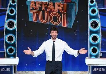 Torna 'Affari Tuoi', da oggi Stefano De Martino tutti i giorni su Rai1 Torna 'Affari Tuoi', da oggi Stefano De Martino tutti i giorni su Rai1