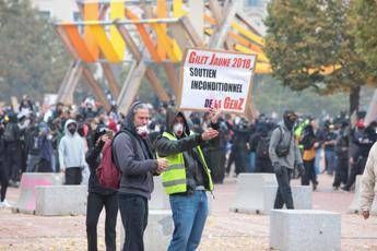 La Francia si prepara a nuova giornata di protesta, oltre 70mila agenti schierati e unità dell'elite: "Alto livello di minaccia" La Francia si prepara a nuova giornata di protesta, oltre 70mila agenti schierati e unità dell'elite: "Alto livello di minaccia"