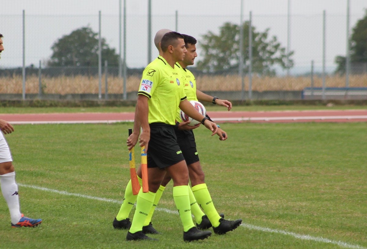 Calcio Serie D: le designazioni arbitrali della quinta giornata Calcio Serie D: le designazioni arbitrali della quinta giornata