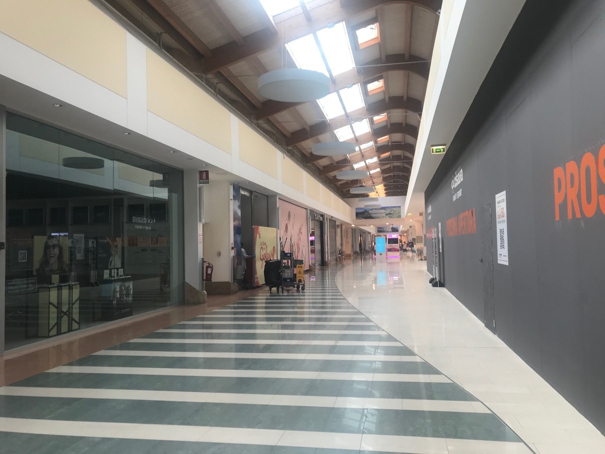 semi deserto lo spazio conad grande cuneo ex auchan a seguito dell ordinanza regionale foto targatocn it