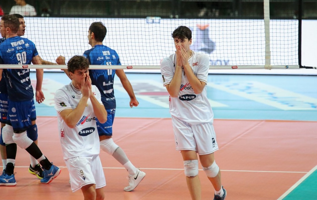 Volley maschile A2, Bonitta dopo la sconfitta a Cuneo: “Noi abbiamo commesso qualche errore grave, complimenti agli avversari”