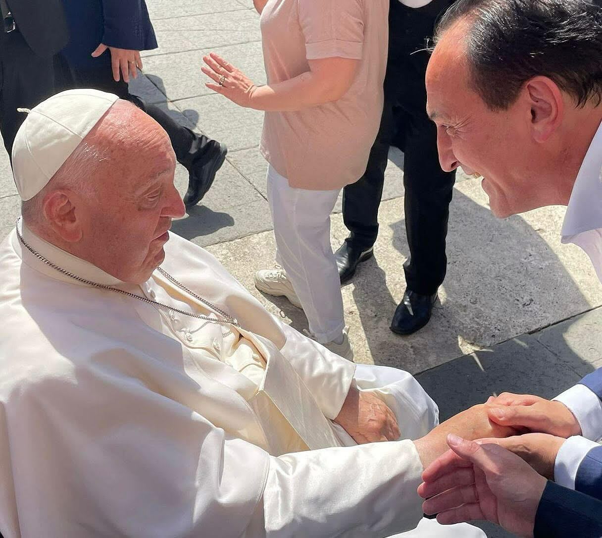 Il governatore Cirio: “Un uomo vicino agli ultimi, ai fragili, che si è sempre sconfitto per la pace e per un’umanità più giusta” Il governatore Cirio: “Un uomo vicino agli ultimi, ai fragili, che si è sempre sconfitto per la pace e per un’umanità più giusta”
