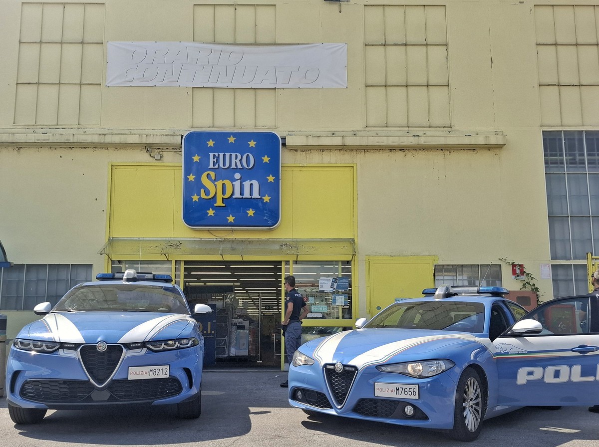 Furti sulle auto nei parcheggi dei supermercati: due arresti a Cuneo