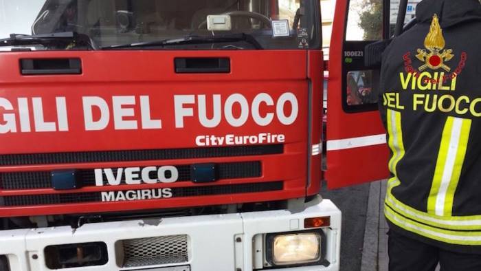 Incendio in un tetto a Roccabruna, intervento dei vigili del fuoco di Cuneo e Dronero