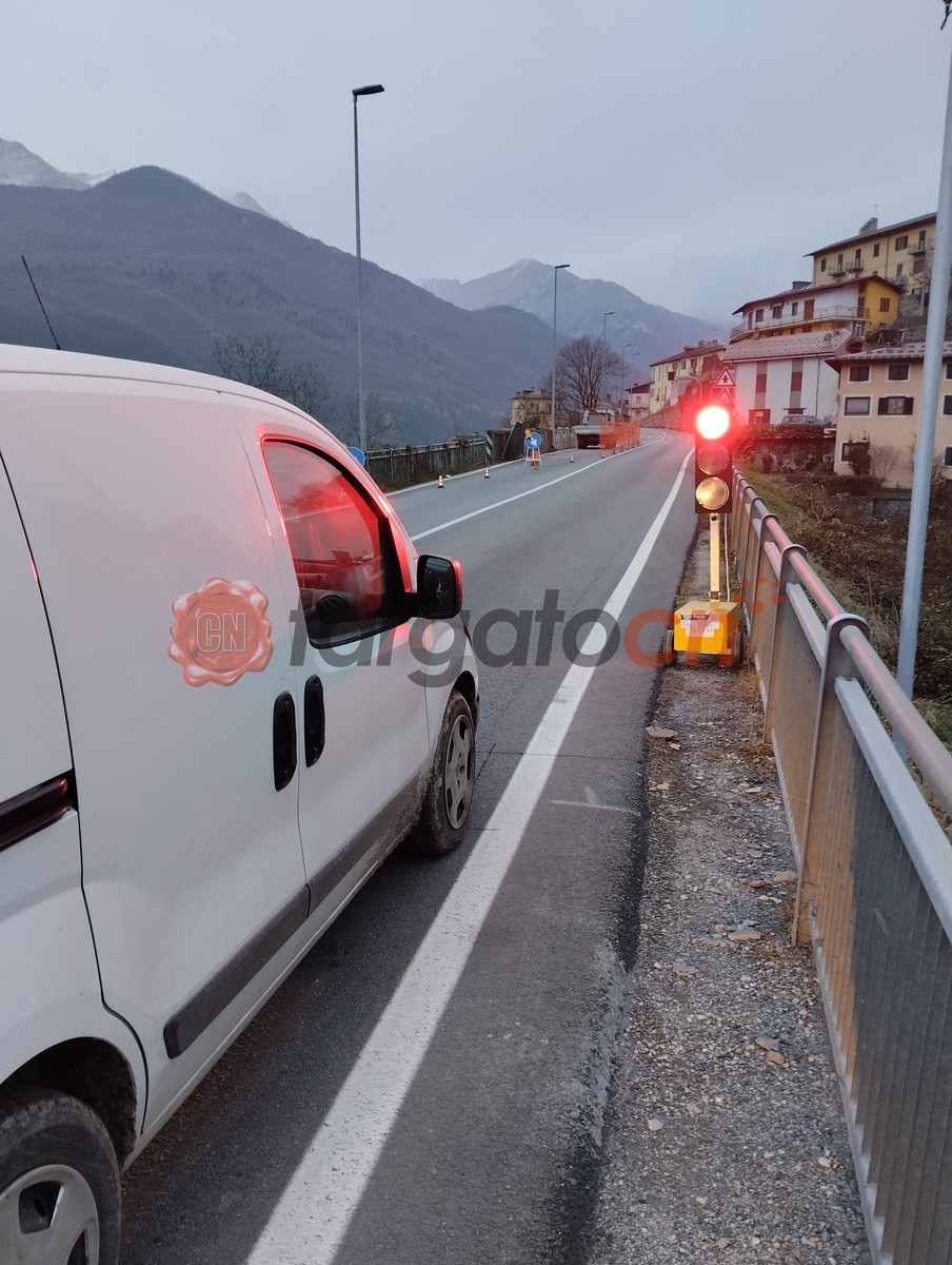 Nuovo semaforo a Demonte per i lavori sul ponte in ingresso: “Meno disagi che con quello intelligente” Nuovo semaforo a Demonte per i lavori sul ponte in ingresso: “Meno disagi che con quello intelligente”