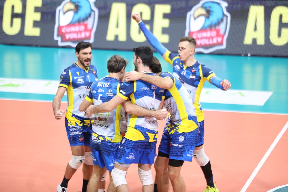 Volley A2M. Provaci, Cuneo! Parte la rincorsa alla SuperLega: tutti i ...