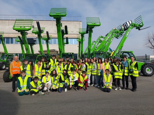 Visita all’azienda Merlo di San Defendente per gli studenti di seconda media Visita all’azienda Merlo di San Defendente per gli studenti di seconda media