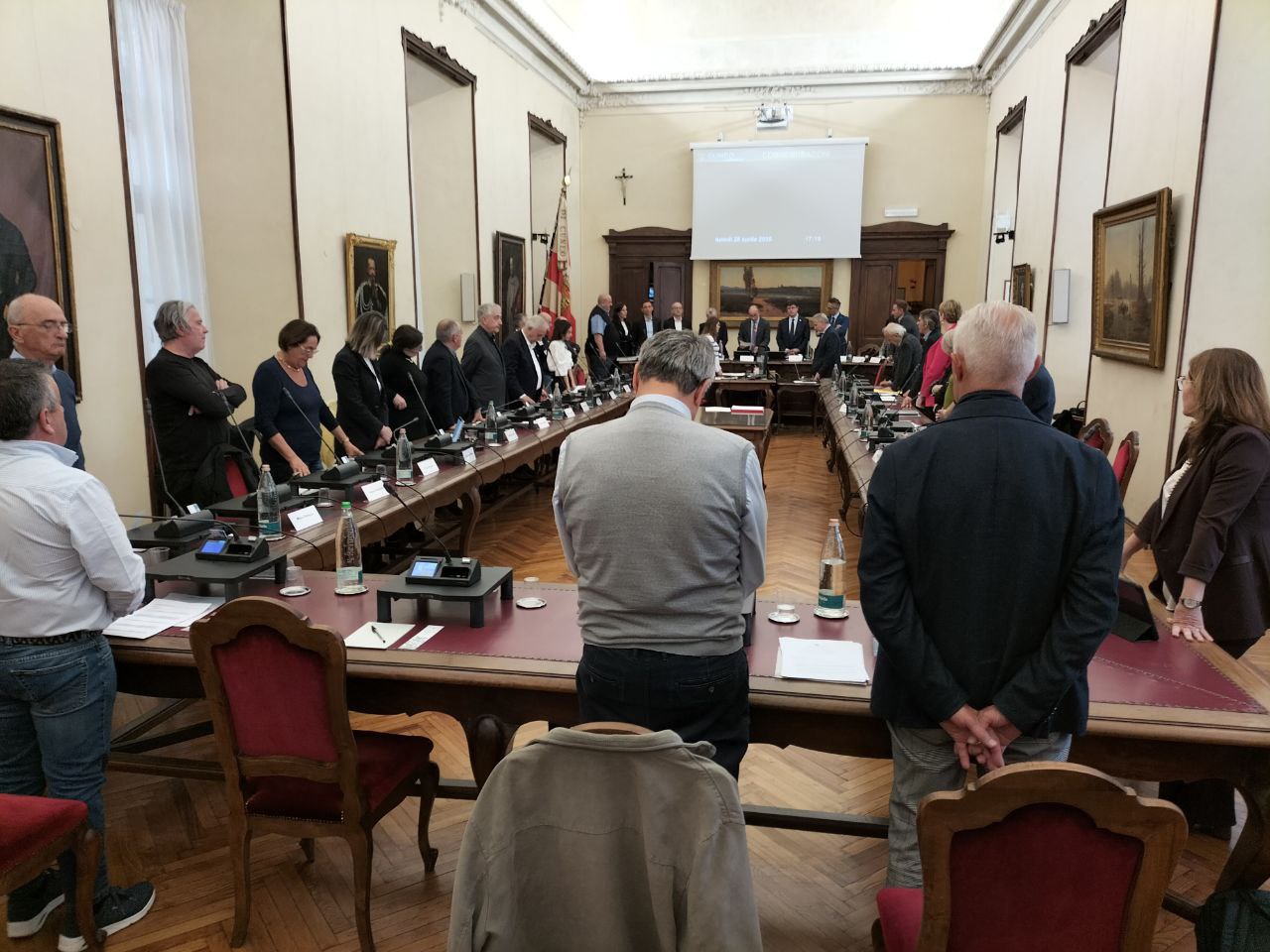 Cuneo, il Consiglio comunale inizia ricordando la Liberazione, Papa Francesco e monsignor Cavallotto Cuneo, il Consiglio comunale inizia ricordando la Liberazione, Papa Francesco e monsignor Cavallotto