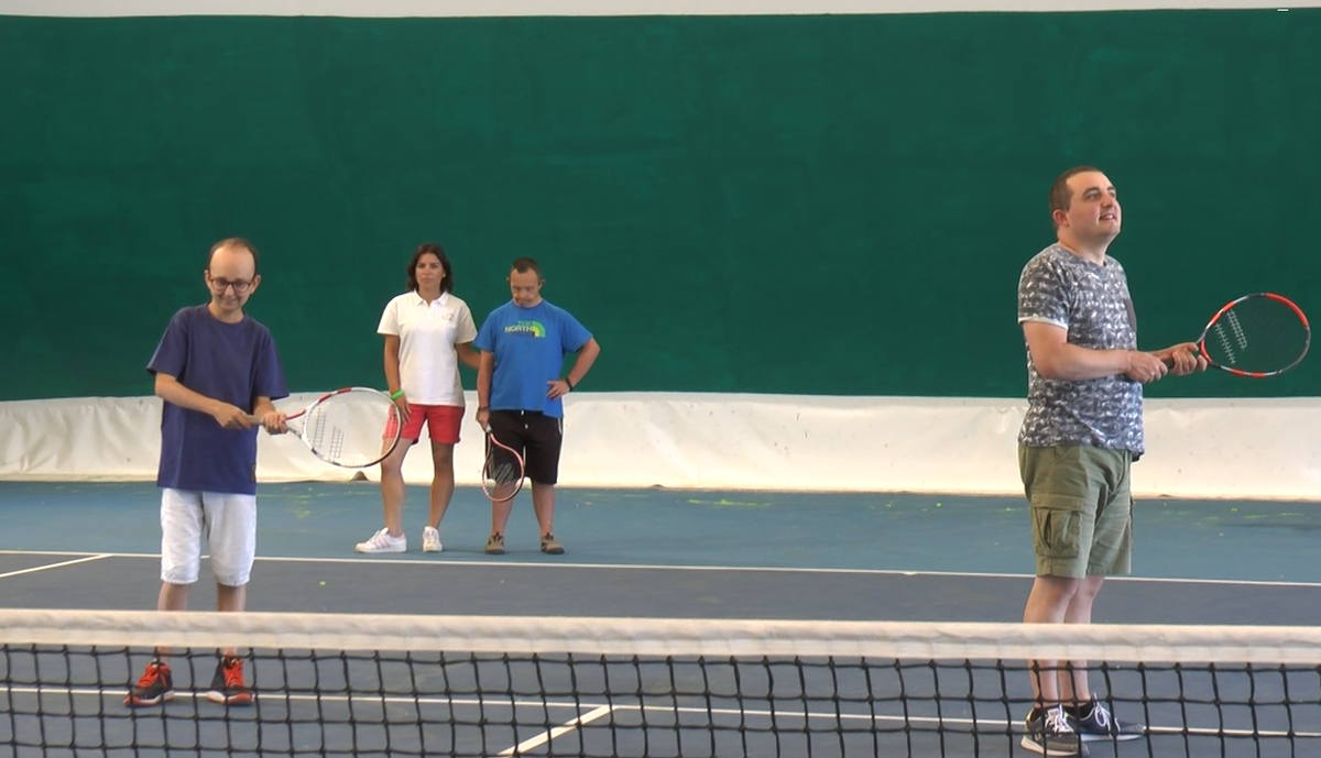 Sport e inclusione, il tennis “senza barriere” per i ragazzi dei Centri diurni di Cuneo [VIDEO]