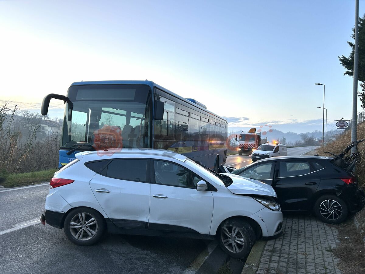 Schianto frontale tra un'auto e un bus sulla Regionale 29 a Corneliano ...