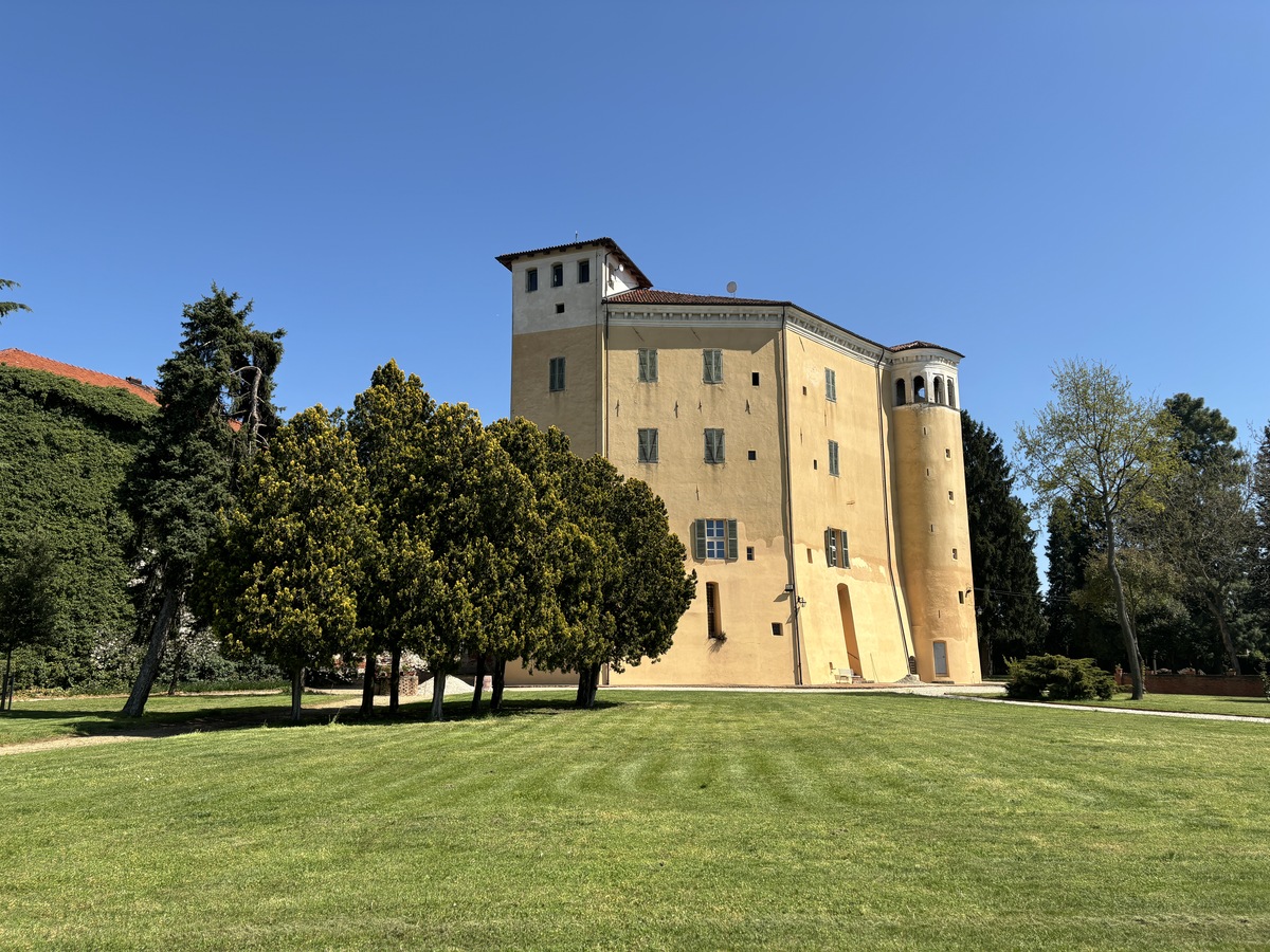 Il Castello di Sanfrè apre le sue porte: un giorno tra storia ...