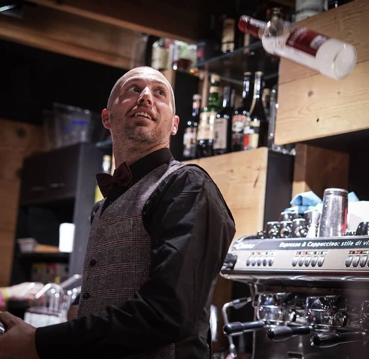 Quanti ottimi caffè hai bevuto questa settimana? Iscriviti al corso da Barman Quanti ottimi caffè hai bevuto questa settimana? Iscriviti al corso da Barman