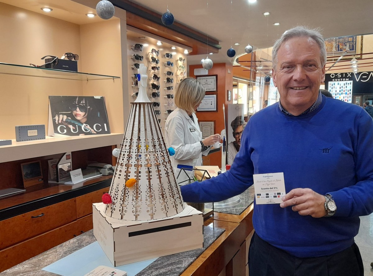 Anche Ottica Rosso aderisce a “Rendi il Tuo Regalo di Natale un Pezzo Unico” Anche Ottica Rosso aderisce a “Rendi il Tuo Regalo di Natale un Pezzo Unico”