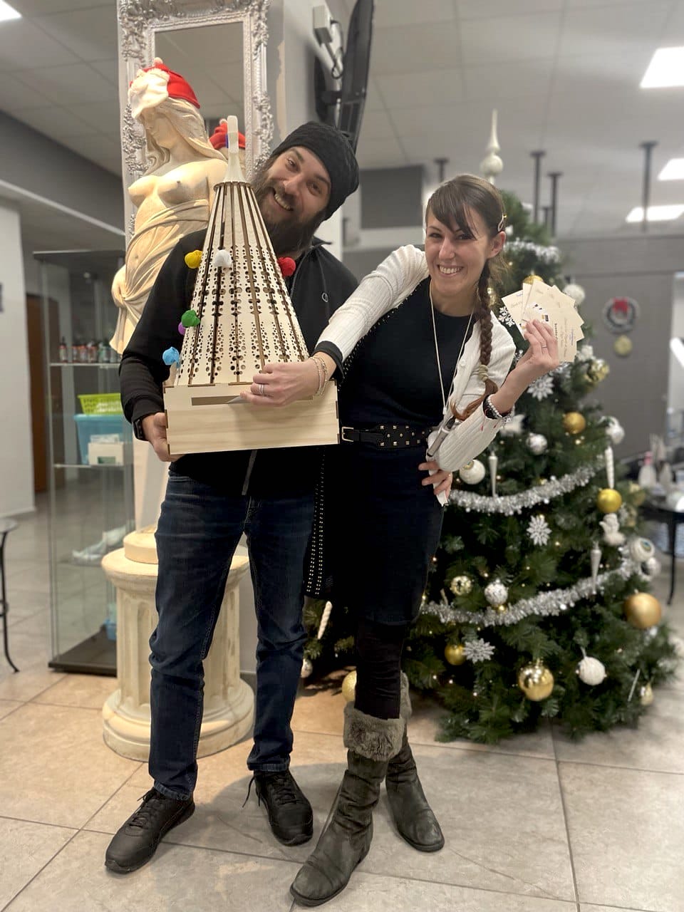 Anche Mek & Phebe Tattoo aderisce a “Rendi il Tuo Regalo di Natale un Pezzo Unico” Anche Mek & Phebe Tattoo aderisce a “Rendi il Tuo Regalo di Natale un Pezzo Unico”