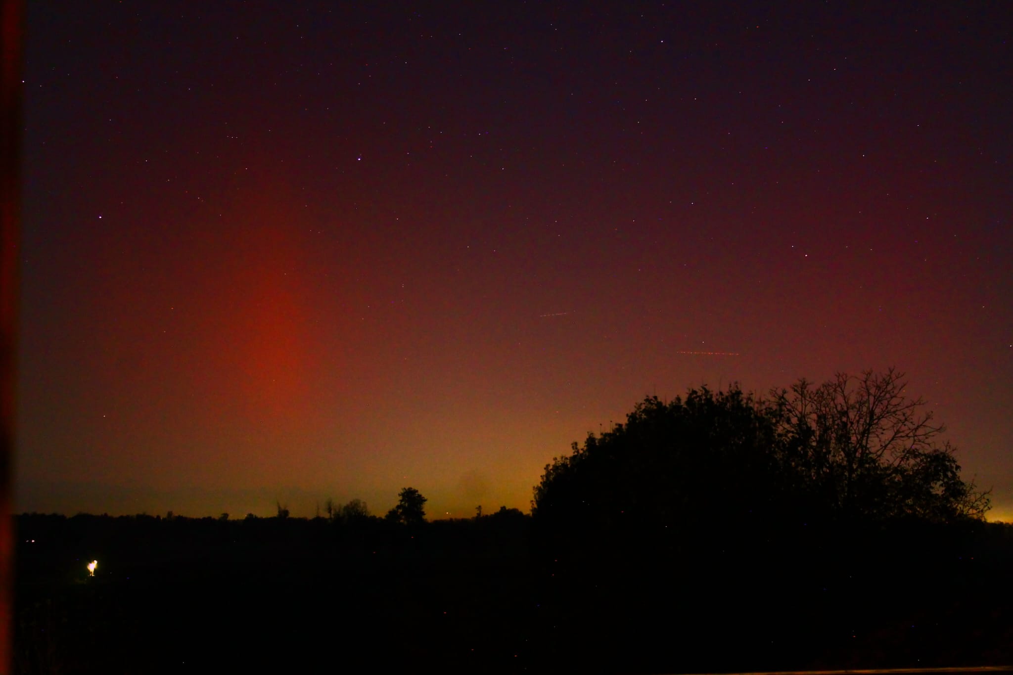 I cieli del cuneese si tingono di rosso per l’incredibile spettacolo dell’aurora boreale I cieli del cuneese si tingono di rosso per l’incredibile spettacolo dell’aurora boreale