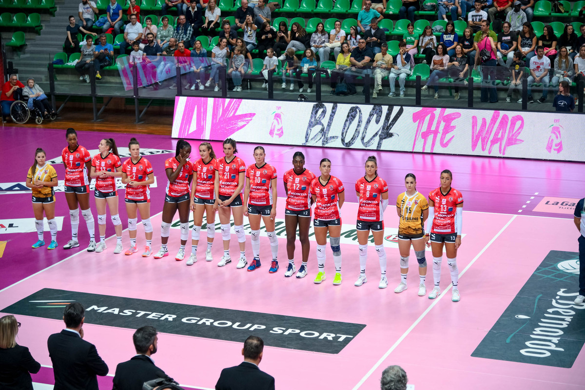 Volley A1F. Cuneo-Conegliano 0-3, Noemi Signorile: “Nessun passo indietro, l’Imoco non è Pinerolo” (VIDEO) Volley A1F. Cuneo-Conegliano 0-3, Noemi Signorile: “Nessun passo indietro, l’Imoco non è Pinerolo” (VIDEO)