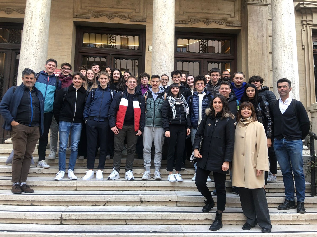 Studenti della sezione Geometri del “Bianchi Virginio” di Cuneo primi tra gli Istituti tecnici al premio “Storie di alternanza e competenze” Studenti della sezione Geometri del “Bianchi Virginio” di Cuneo primi tra gli Istituti tecnici al premio “Storie di alternanza e competenze”