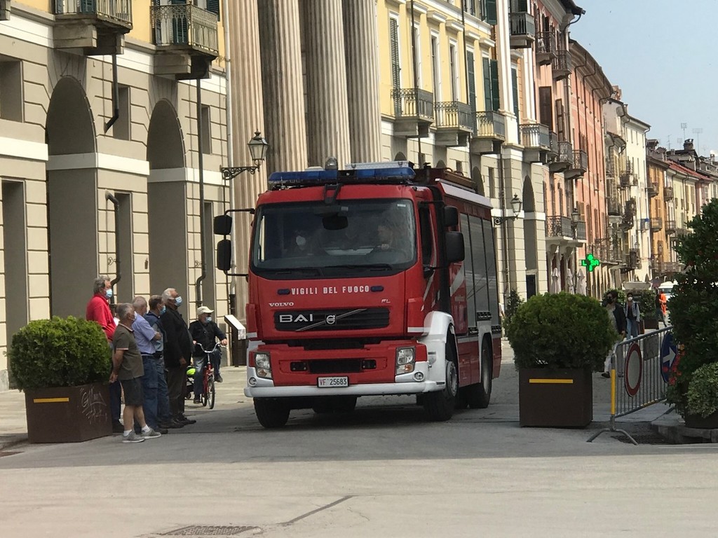 Breve black out in centro a Cuneo, vigili del fuoco intervengono per ascensori bloccati Breve black out in centro a Cuneo, vigili del fuoco intervengono per ascensori bloccati