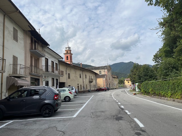 Lavori a Dronero per il rifacimento e la realizzazione della segnaletica stradale Lavori a Dronero per il rifacimento e la realizzazione della segnaletica stradale