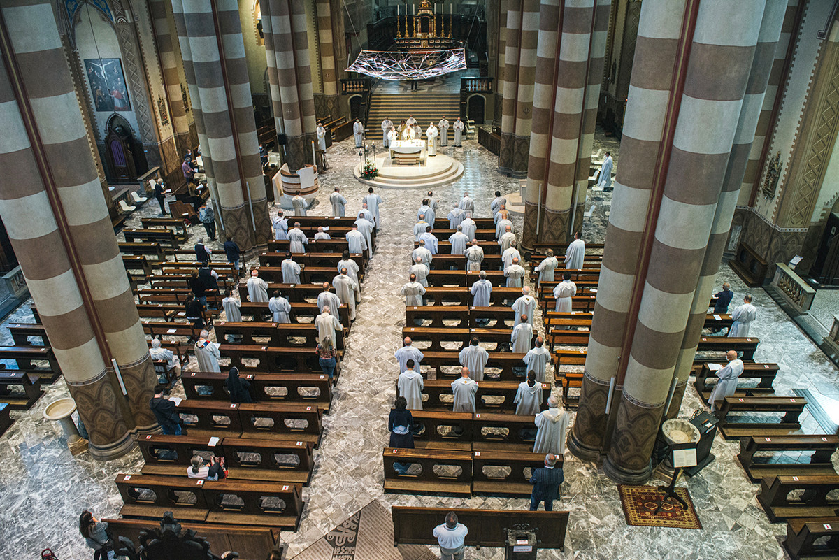 Ad Alba la Messa del Crisma: vescovo e parroci si ritrovano in duomo ...