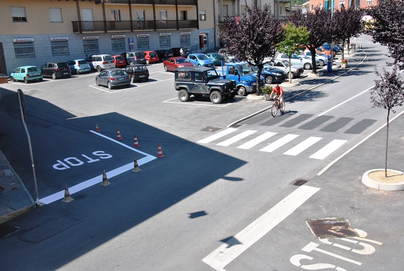 “Rampe di accesso ai marciapiedi nei pressi degli attraversamenti