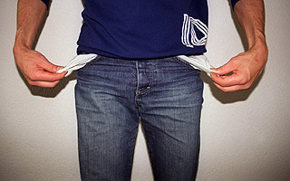 La manovra economica non ha messo mano alle tasche dei cittadini? Molti non  hanno più tasche - Targatocn.it