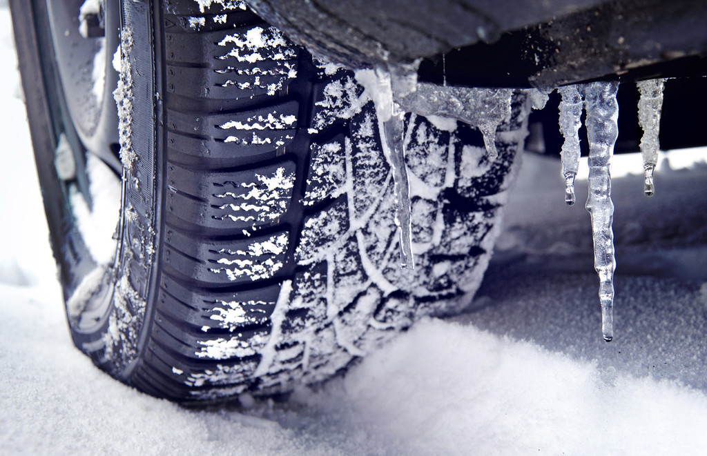 Dal 15 novembre torna l’obbligo di gomme da neve per circolare sulle strade della Granda Dal 15 novembre torna l’obbligo di gomme da neve per circolare sulle strade della Granda