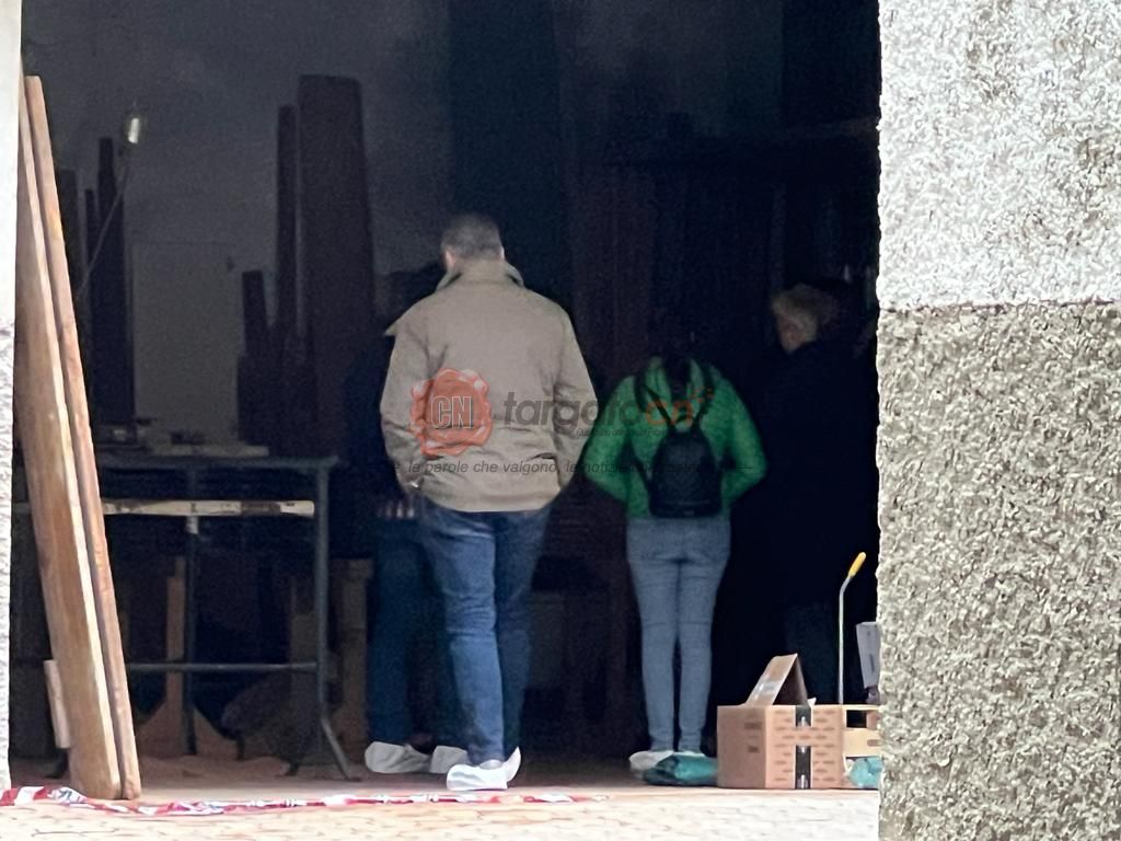 Ancora un sopralluogo nel piccolo laboratorio di Vernante: trovata l’arma che ha ucciso Klaudio? Ancora un sopralluogo nel piccolo laboratorio di Vernante: trovata l’arma che ha ucciso Klaudio?