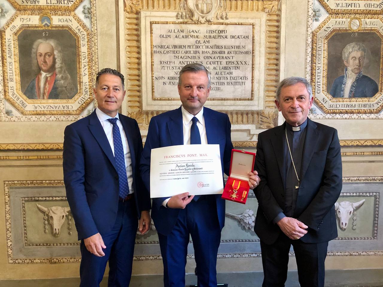 Joseph Raviola A Ezio Raviola, già presidente di Fondazione CRC, l'onorificenza ...