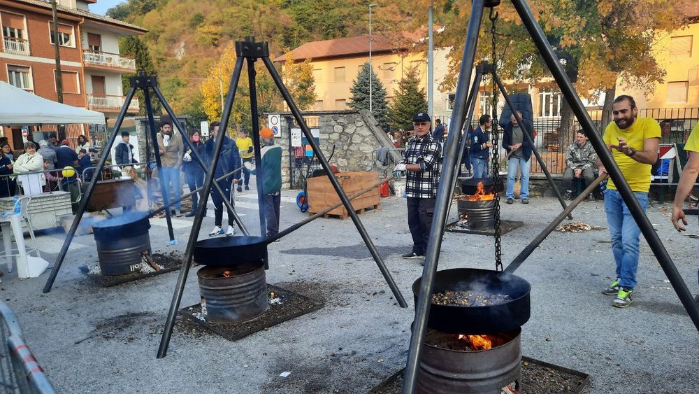 Tra gli appuntamenti della domenica la Fiera del Re Marrone di Chiusa di Pesio Tra gli appuntamenti della domenica la Fiera del Re Marrone di Chiusa di Pesio