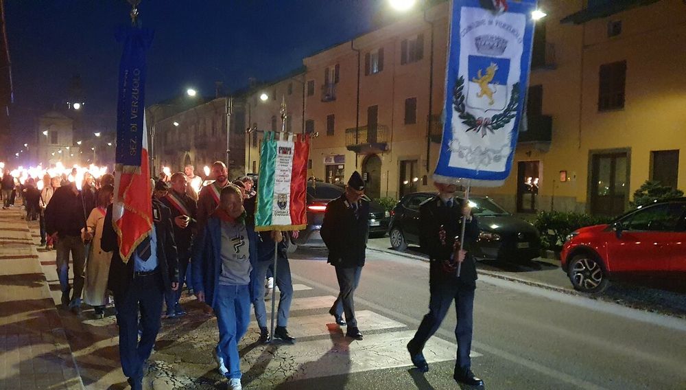 La tradizionale fiaccolata di Verzuolo dedicata a alla "Pace e libertà"