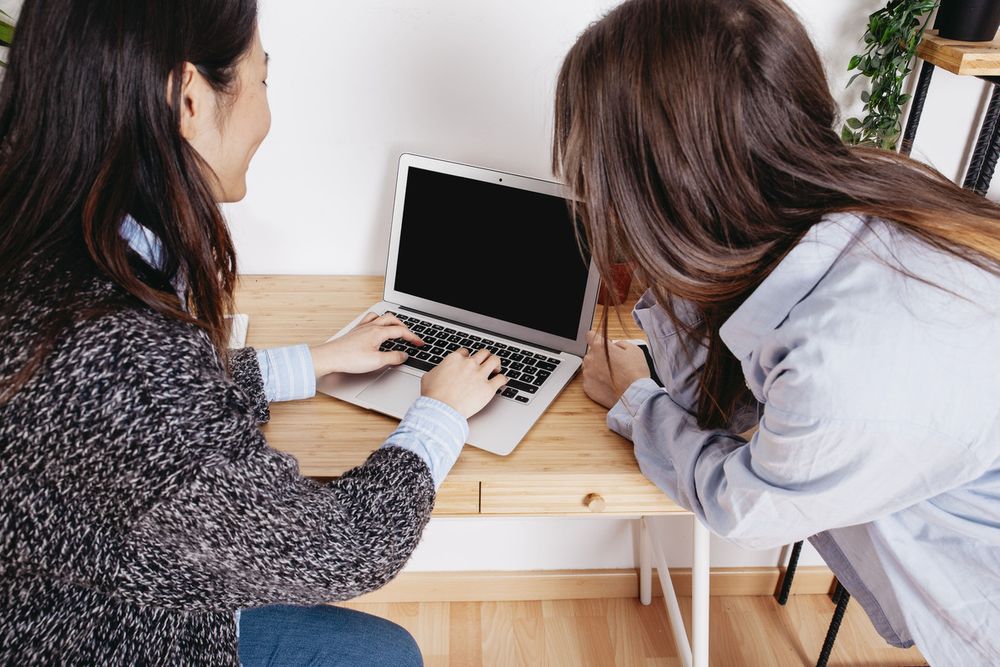 Il doppio volto del lavoro femminile nel Cuneese: primato italiano per l'impresa autonoma, ma una dipendente su tre resta nella "trappola" del part-time Il doppio volto del lavoro femminile nel Cuneese: primato italiano per l'impresa autonoma, ma una dipendente su tre resta nella "trappola" del part-time