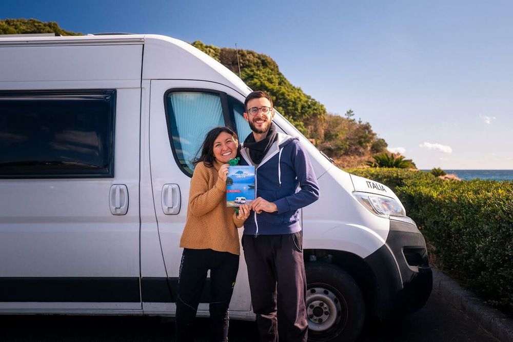 Sara Moressa di Saluzzo e Paolo Provera di Chivasso in gitro per il mondo dal 2022 in van. Un viaggio ora racconttato nel libro Verso l'isola che c'è