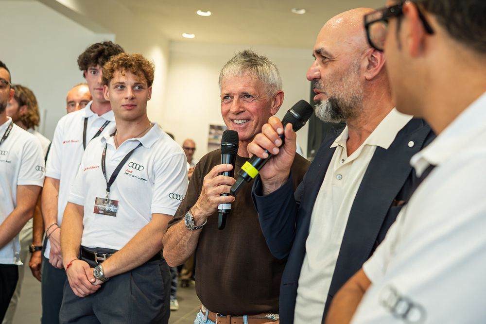 Audi Zentrum Cuneo svela la Nuova Gamma Audi RS 5 trasformandosi in un esclusivo Paddock di Formula 1 Audi Zentrum Cuneo svela la Nuova Gamma Audi RS 5 trasformandosi in un esclusivo Paddock di Formula 1