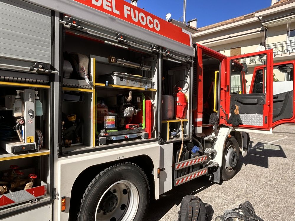 Magliano Alpi, auto in fiamme sotto il portico di una casa: danni alla struttura