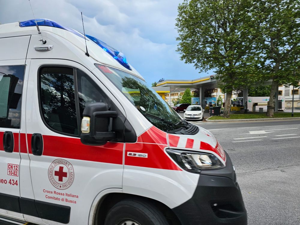 Scontro tra auto e moto a Madonna dell’Olmo: traffico in tilt su via Torino Scontro tra auto e moto a Madonna dell’Olmo: traffico in tilt su via Torino