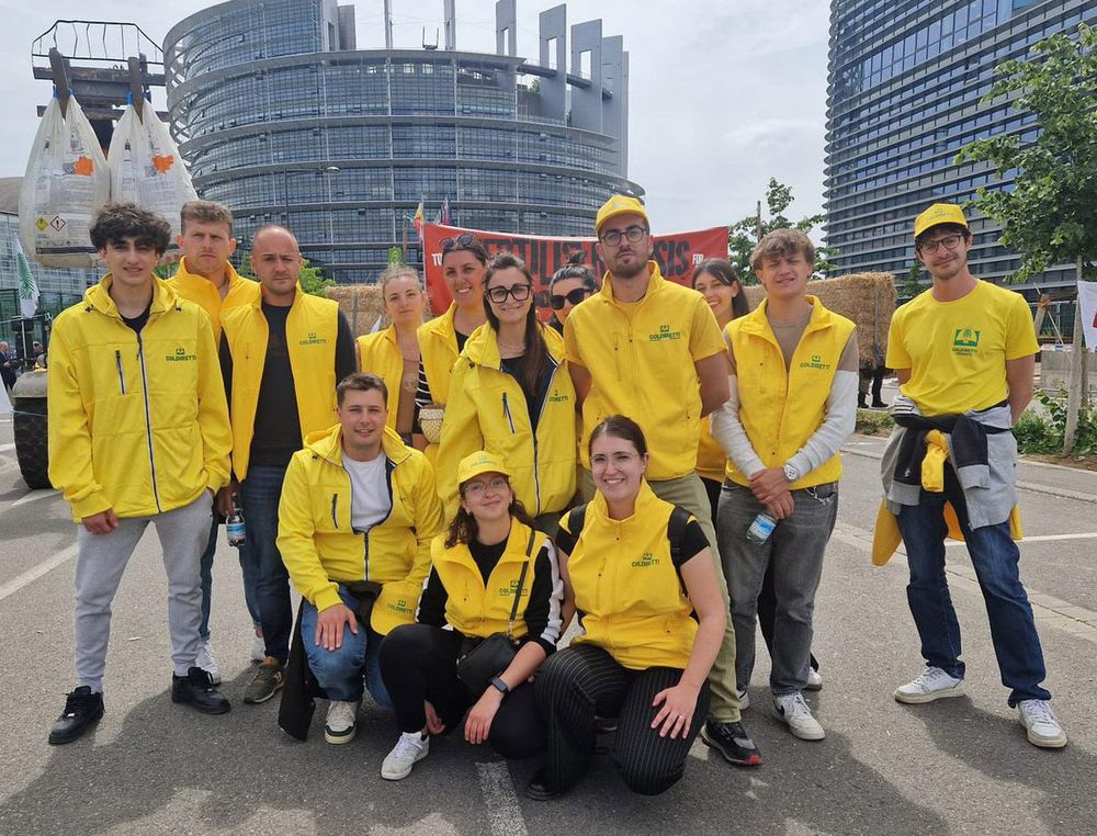 Il gruppo dei cuneesi alla manifestazione che ha portato in piazza a Strasburgo i giovani agricoltori della principale organizzazione d’Italia e d’Europa